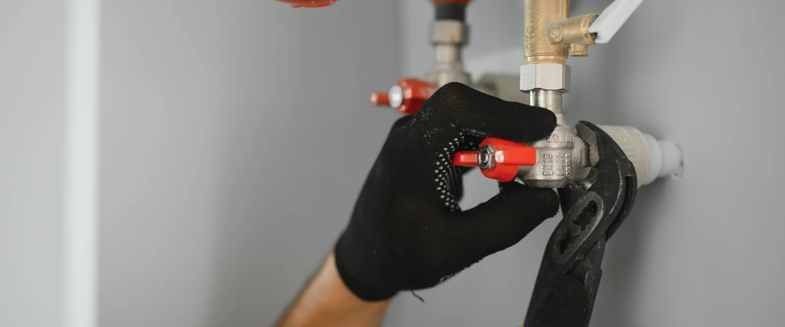 Tightening-water-shut-off-valve-with-channel-locks